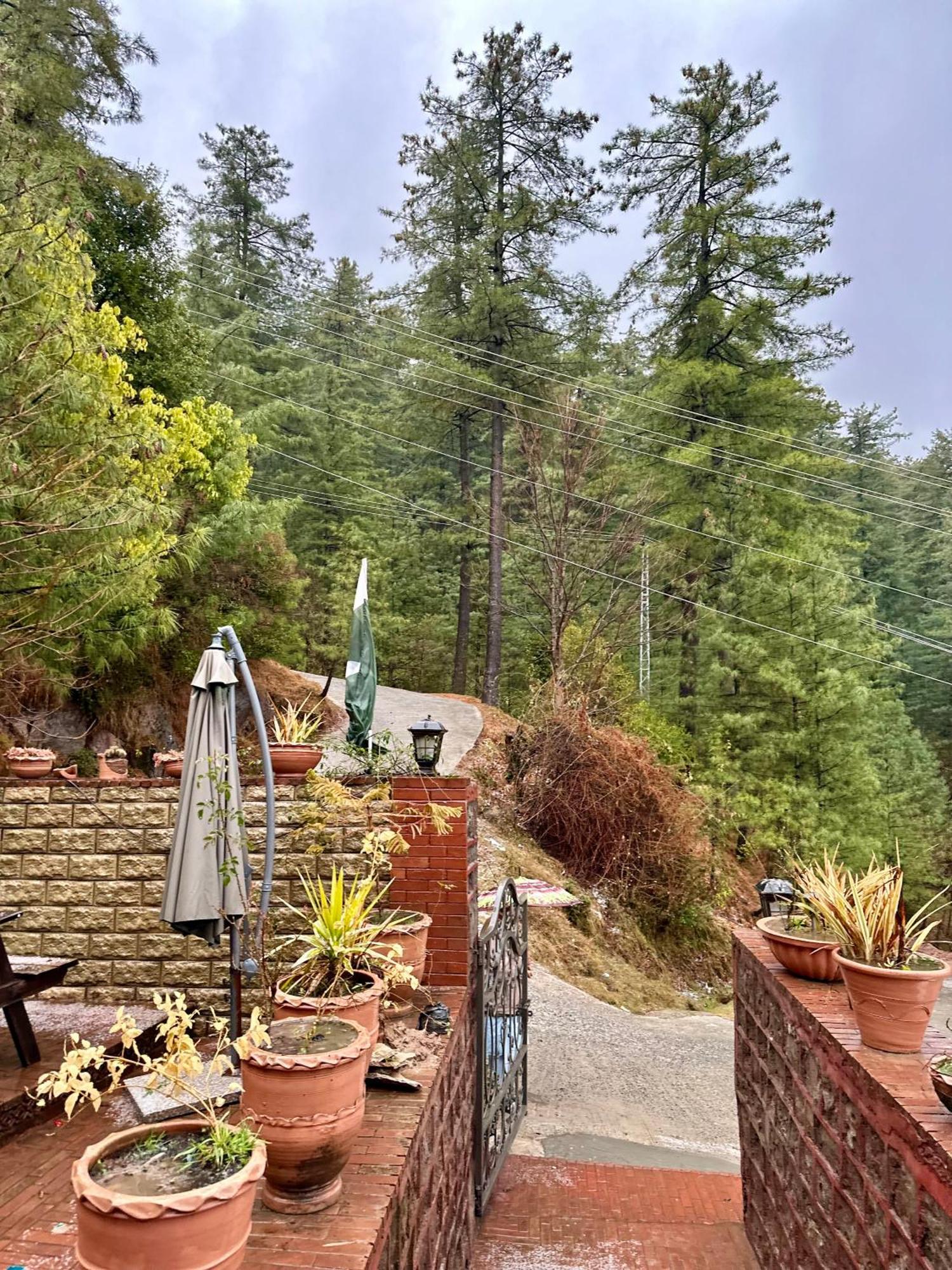 Sarah'S Lodge Murree Kültér fotó