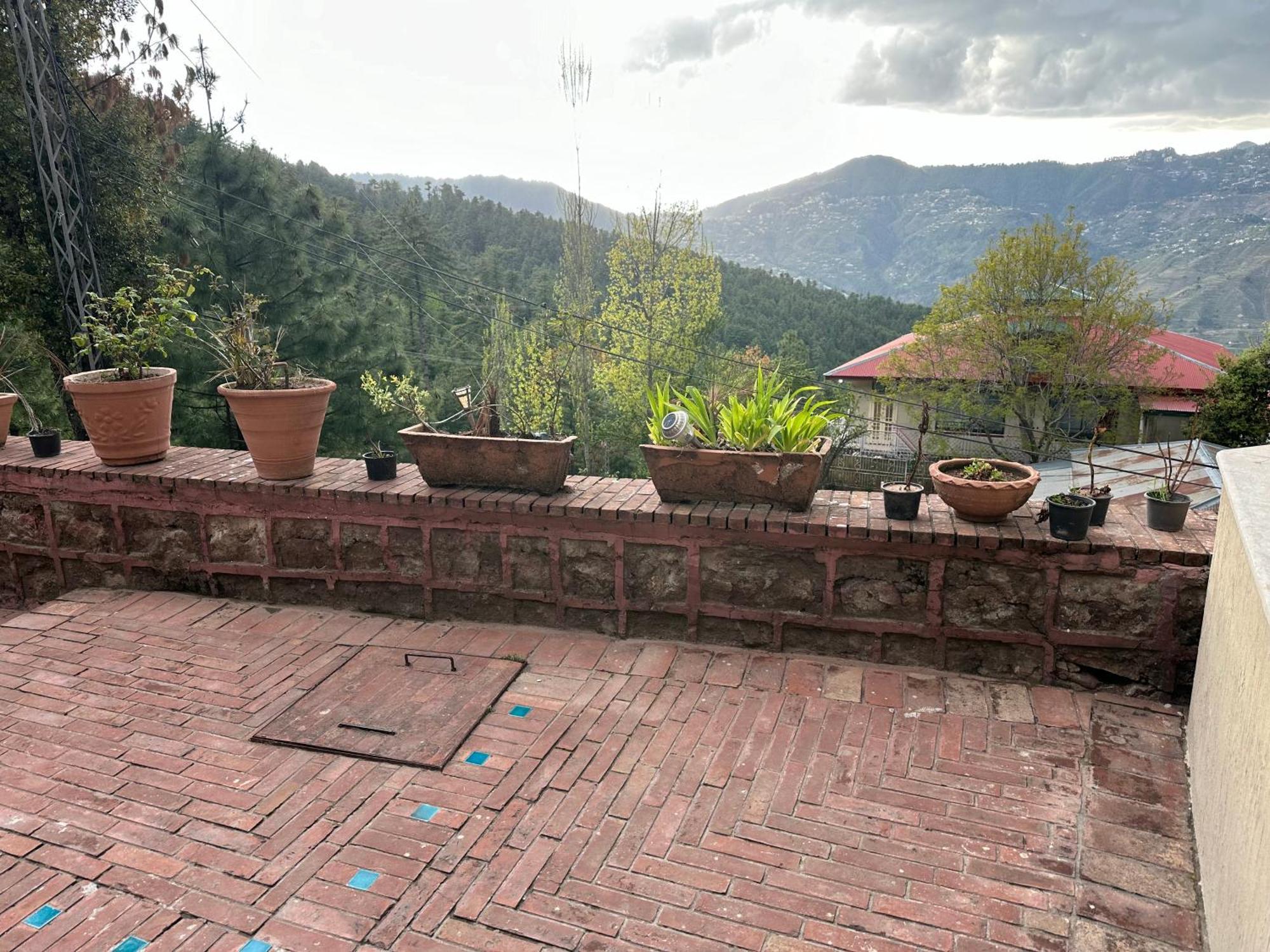 Sarah'S Lodge Murree Kültér fotó