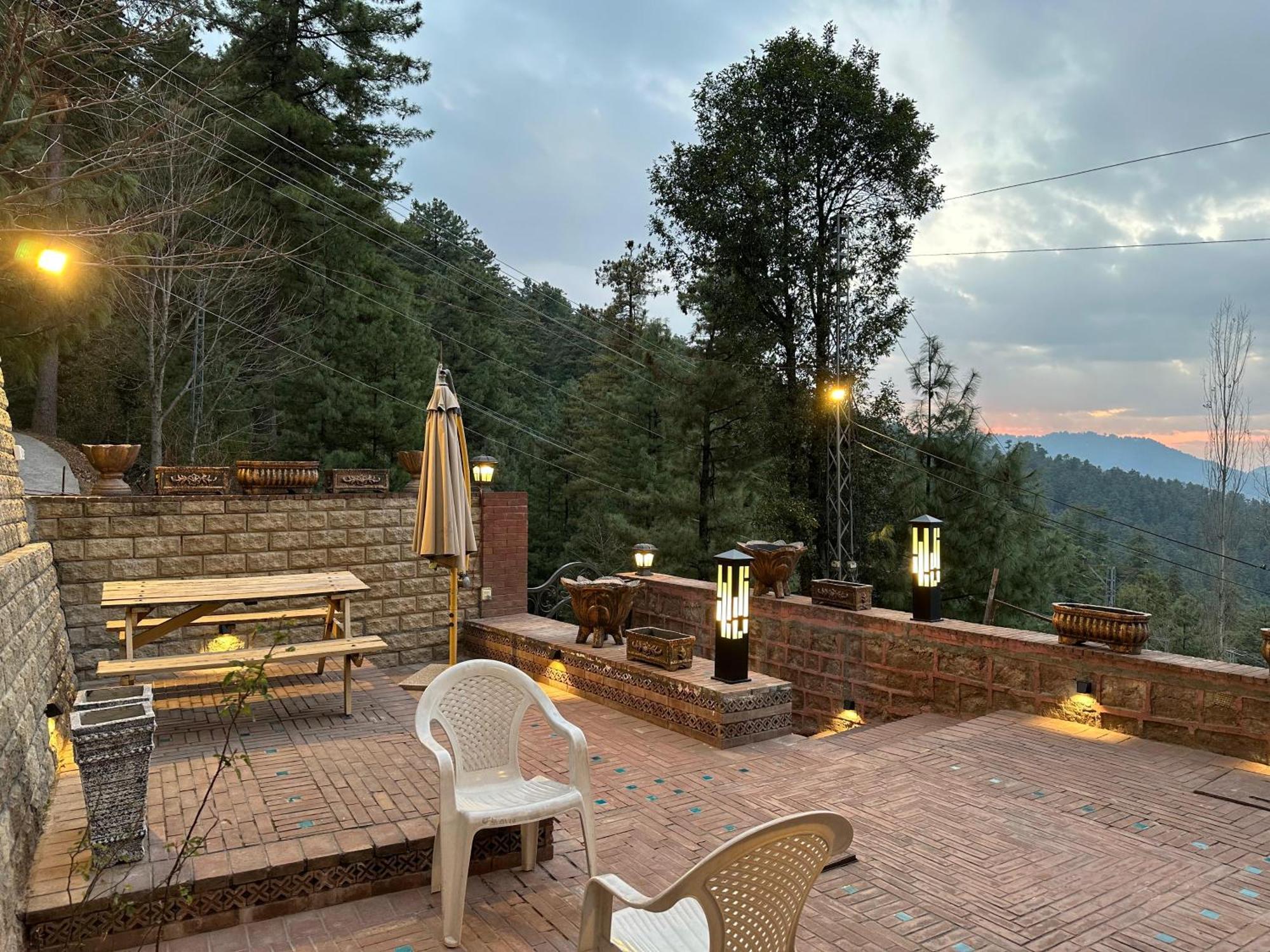 Sarah'S Lodge Murree Kültér fotó